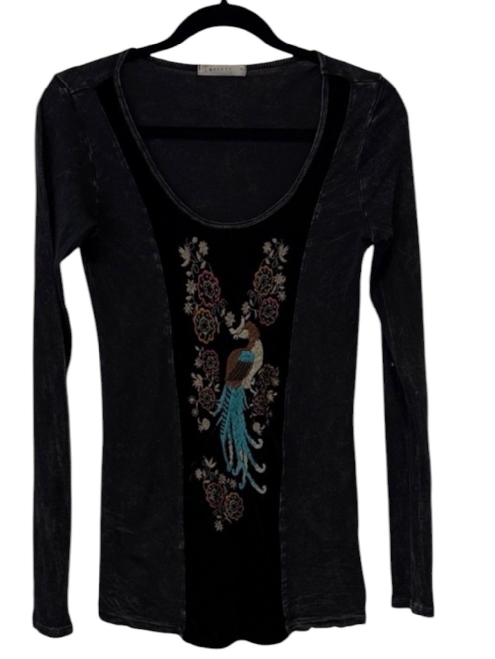 T Party Fashion Black Long-Sleeve Top with Embroidered Peacock
